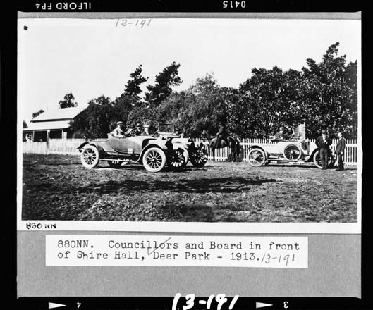 councillors on motor car